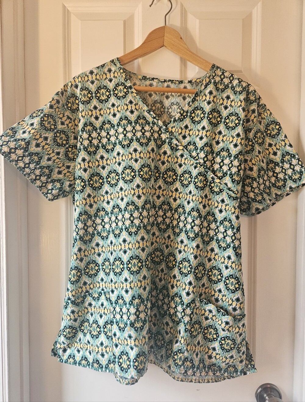 Women's Green Patterned Wrap-Style Scrub Top Size 2x